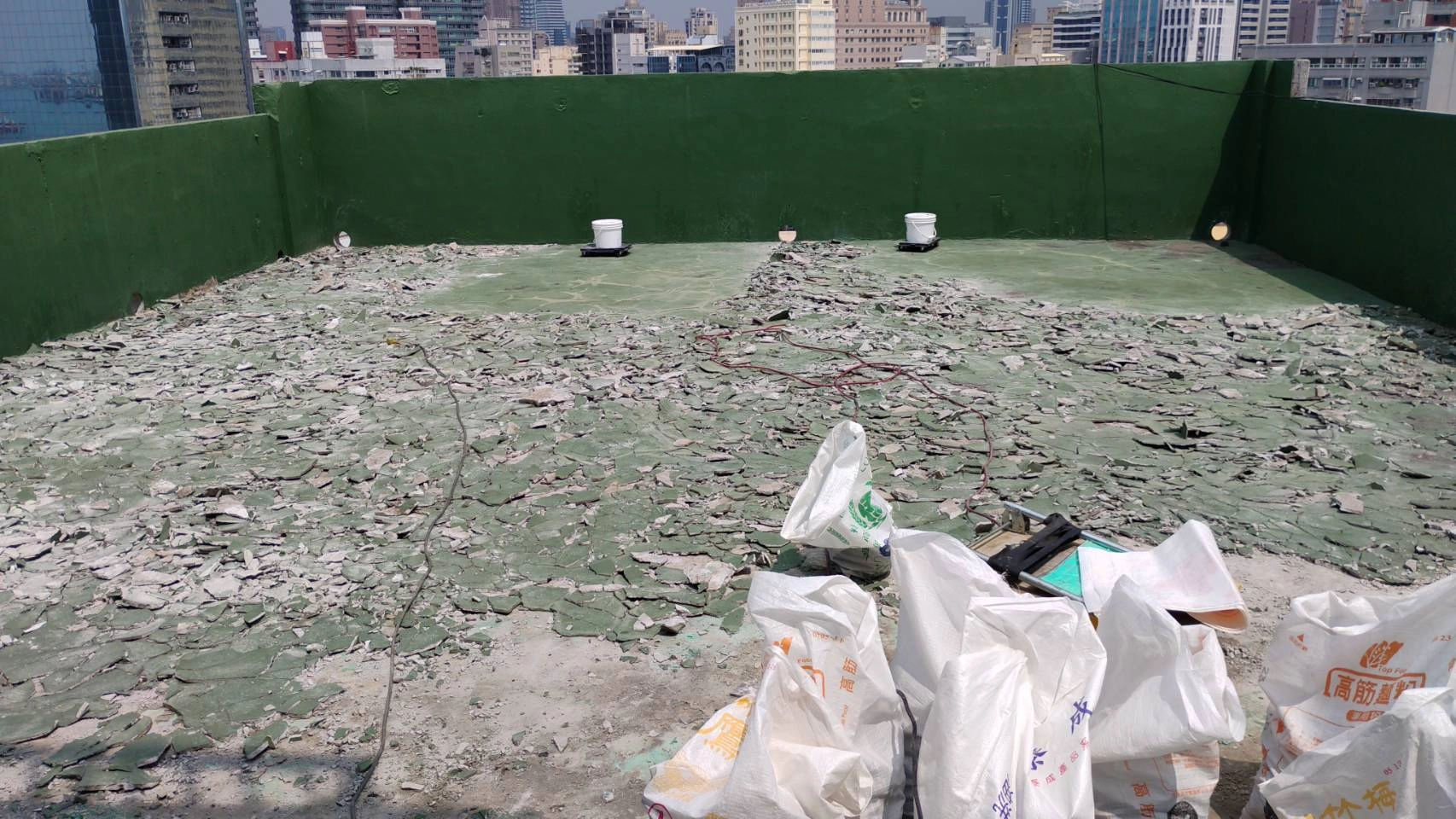 頂樓地板打除防水抓漏整修工程